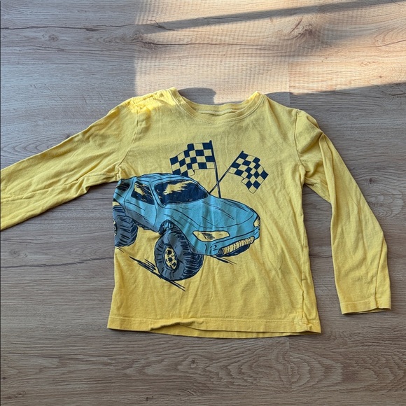 OshKosh B’gosh - Striped and Graphic Shirts Bundle - 4T - Picture 2 of 4